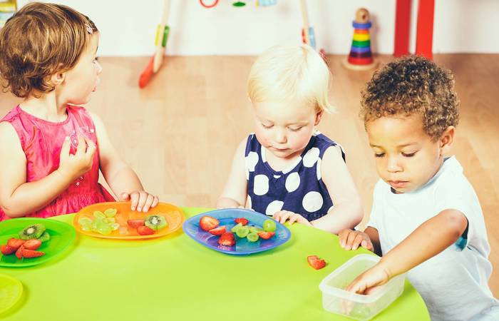 Children eating a healthy snack