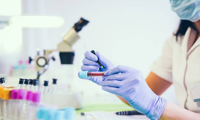 Woman working in a laboratory.